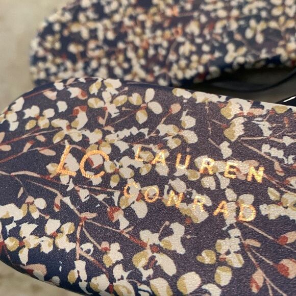 Lauren Conrad Navy Flip Flops Size 8 - Picture 3 of 5